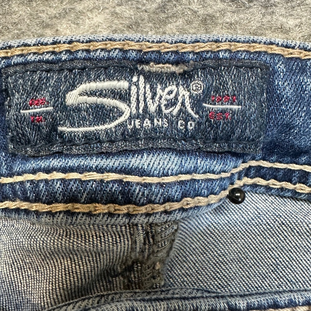 Silver Jeans Co Suki Bermuda Women Size 28 Blue Good Distressed Mid Rise - Picture 5 of 10
